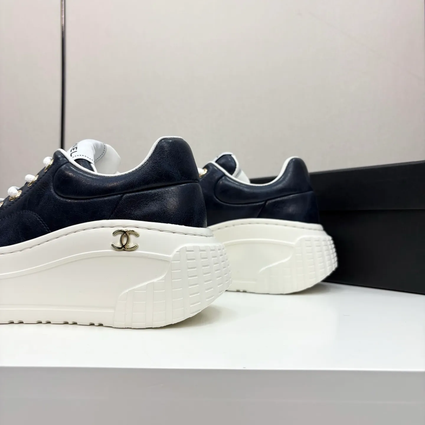 👟👟Ex-factory price 660👟👟 Chanel bread shoes ~ original calfskin panda shoes Chanel 25C latest hot style panda black and white sports shoes casual sneakers Xiaoxiang hot item classic black and white panda color coco girls must pay Fabric: original custom mixed sheepskin lining: original imported breathable mesh lining outsole: Original molded rubber + TPU combination Size: Women's 35-41